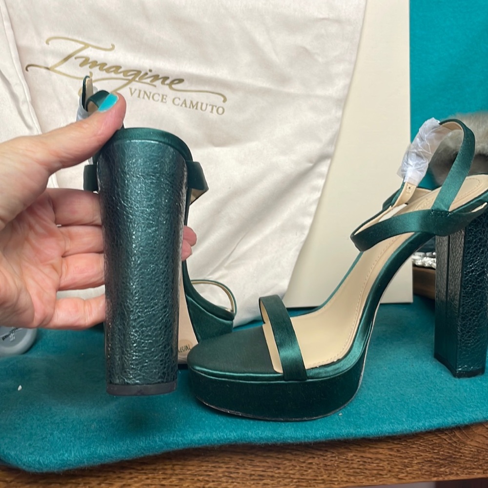 IMAGINE VINCE CAMUTO New box green 5iches Platform Heels